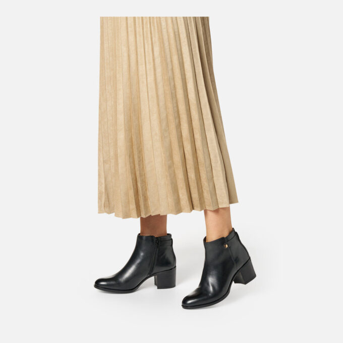 Nowe Asheel Woman Nowe Asheel Woman